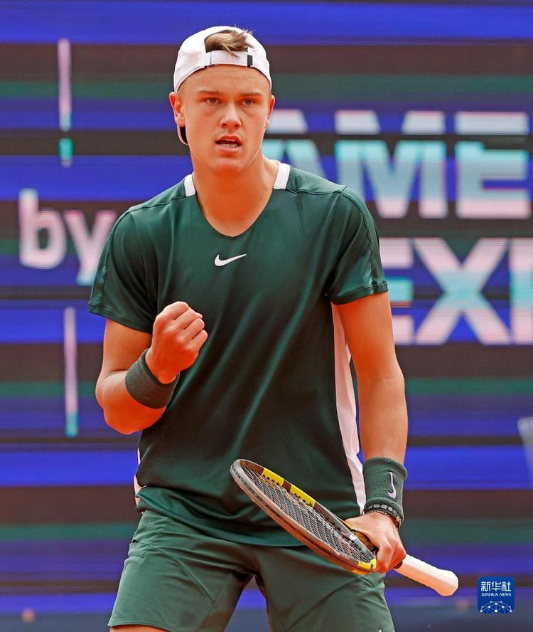 前效力于萨 前效力于萨