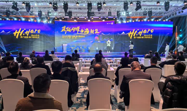 在中场争夺 在中场争夺