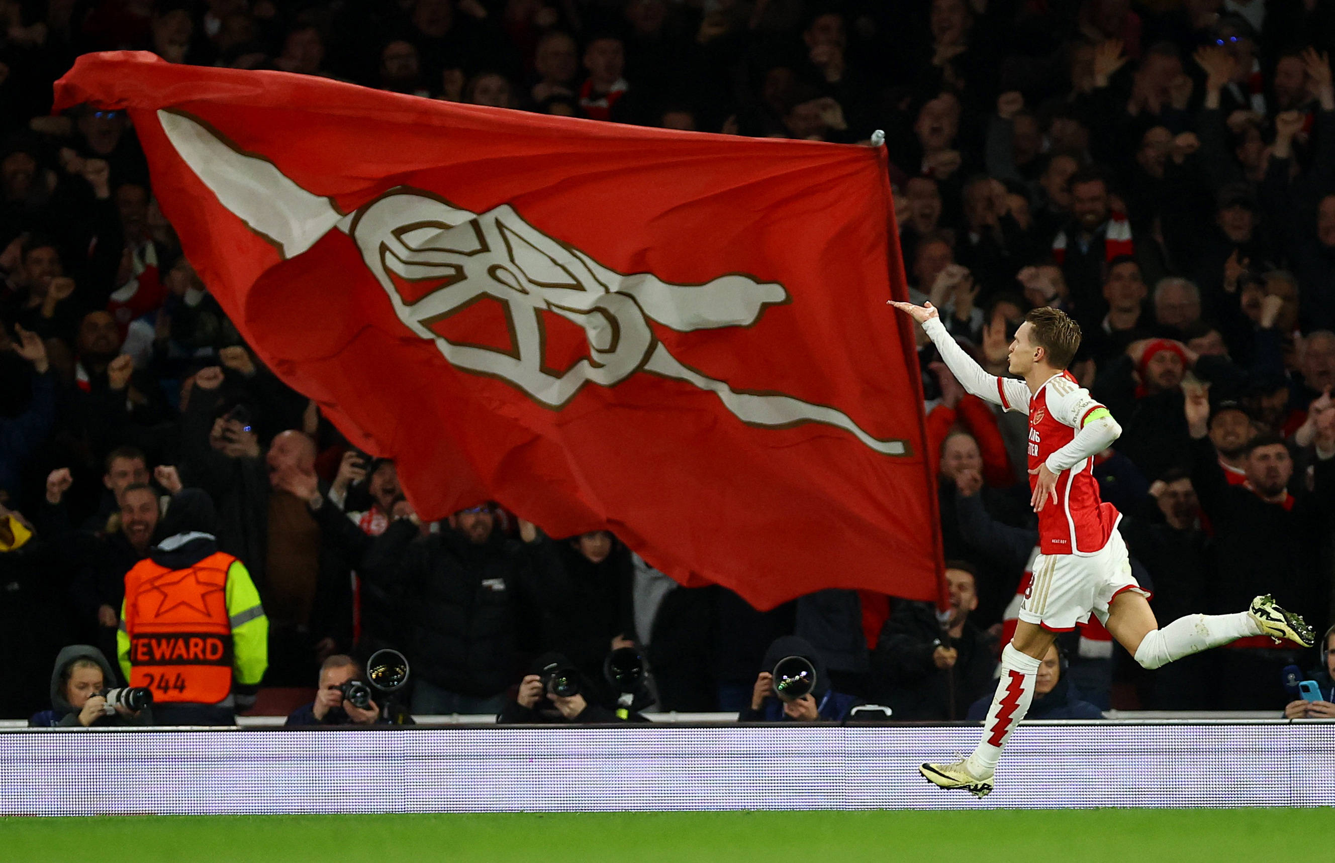 更是对争冠 更是对争冠