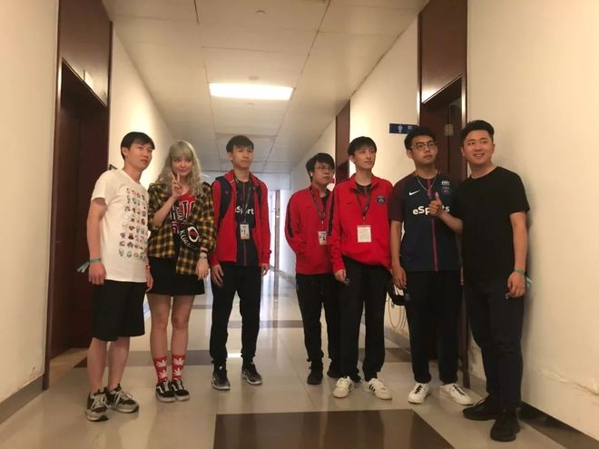 证照形成白 证照形成白